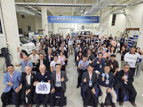 「2025智慧載具論壇」於明志科技大學盛大舉行，現場交流熱絡。(另開新視窗/jpg檔)圖片