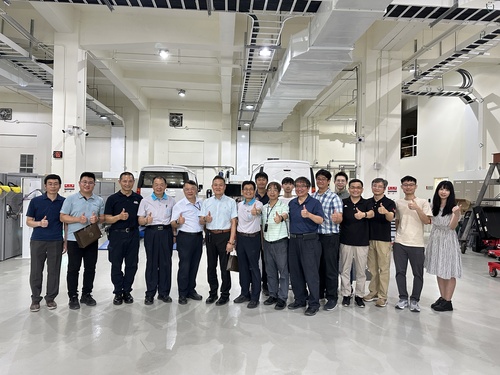Group photo of the Rocket and Missile Research Institute at the National Chung-Shan Institute of Science and Technology(Open new window/jpg file)Image