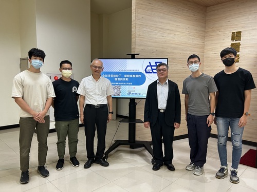 Group Photo with IVRDC Staff(Open new window/jpg file)Image