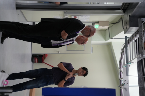 Engineer guiding the President and Vice President through the laboratory environmentof RWU.(Open new window/jpg file)Image