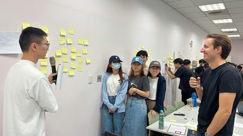 The teacher uses design thinking to lead discussions(Open new window/jpg file)Image
