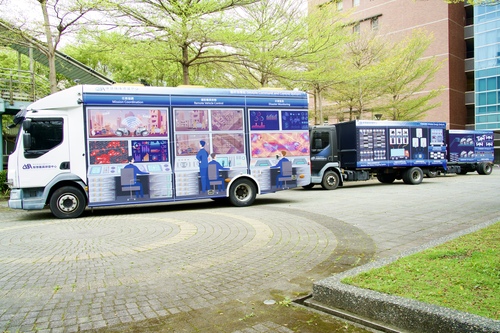 Demonstration of Conceptual Rescue Vehicles and Command Stations(Open new window/jpg file)Image