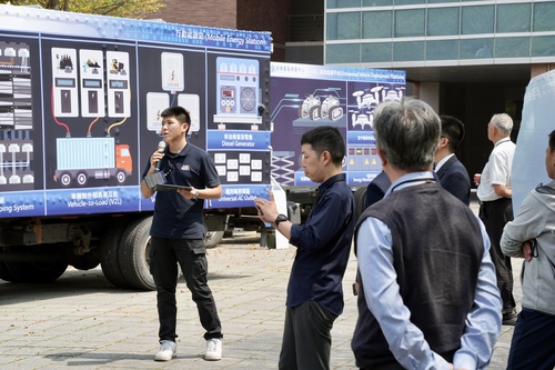 Demonstration of Conceptual Rescue Vehicles and Command Stations 2(Open new window/jpg file)Image