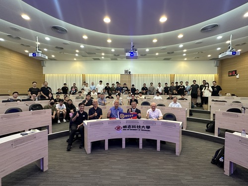 In lecture,  Prof. Satoshi Tadokoro provided an in-depth analysis of the latest developments in disaster relief robot technology, offering insightful perspectives on both theory and practice, and bringing a highly inspiring international perspective to the faculty and students.(Open new window/jpg file)Image